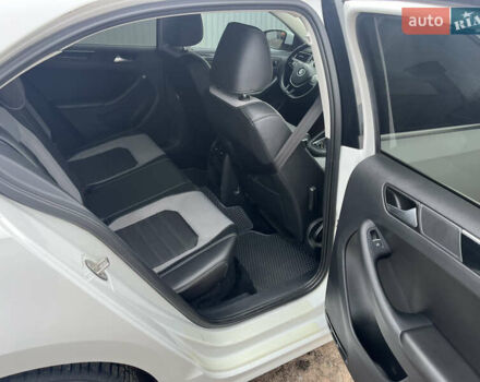 Белый Фольксваген Джетта, объемом двигателя 1.6 л и пробегом 175 тыс. км за 11500 $, фото 4 на Automoto.ua