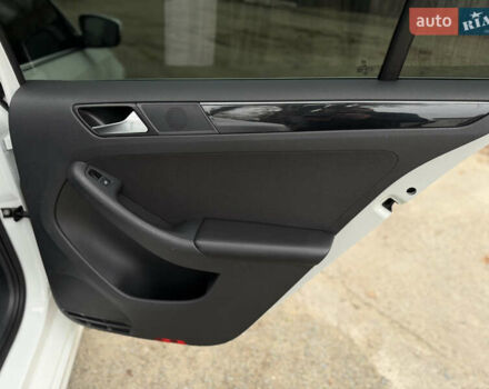 Білий Фольксваген Джетта, об'ємом двигуна 1.8 л та пробігом 184 тис. км за 10700 $, фото 25 на Automoto.ua