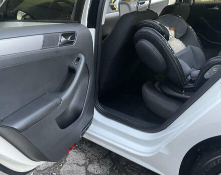 Фольксваген Джетта 2016 в Киеве на Automoto.ua Белый Фольксваген Джетта, объемом двигателя 1.6 л и пробегом 211 тыс. км за 11300 $, фото 10 на Automoto.ua