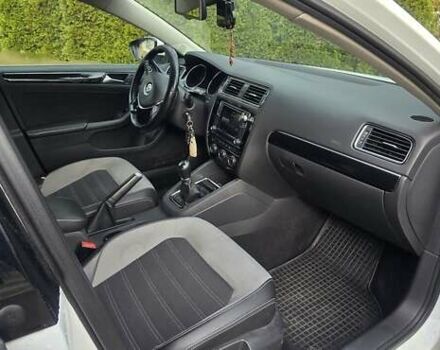 Белый Фольксваген Джетта, объемом двигателя 1.6 л и пробегом 158 тыс. км за 11200 $, фото 5 на Automoto.ua