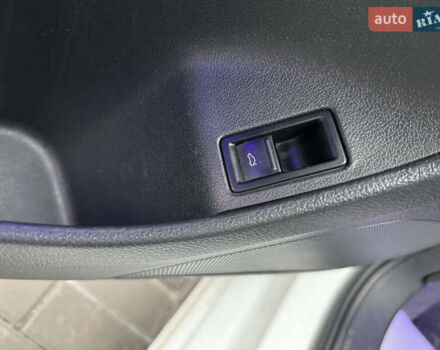 Білий Фольксваген Джетта, об'ємом двигуна 1.4 л та пробігом 146 тис. км за 10999 $, фото 18 на Automoto.ua