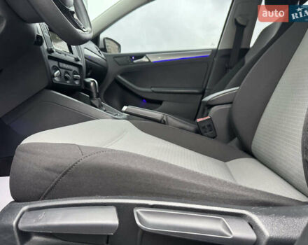 Білий Фольксваген Джетта, об'ємом двигуна 1.4 л та пробігом 146 тис. км за 10999 $, фото 24 на Automoto.ua