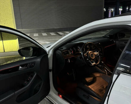 Фольксваген Джетта 2017 в Киеве на Automoto.ua Белый Фольксваген Джетта, объемом двигателя 2 л и пробегом 143 тыс. км за 14000 $, фото 1 на Automoto.ua