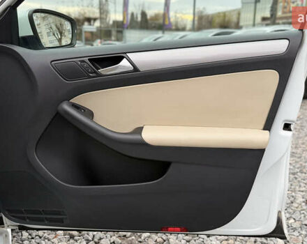 Белый Фольксваген Джетта, объемом двигателя 1.4 л и пробегом 149 тыс. км за 11500 $, фото 27 на Automoto.ua