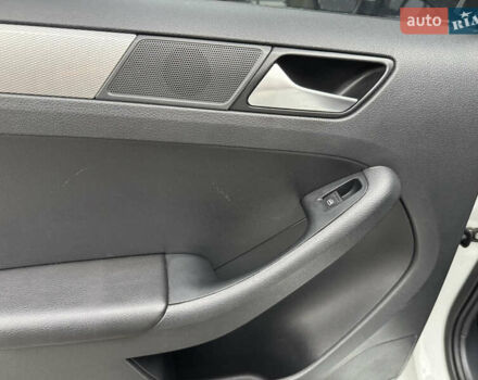 Білий Фольксваген Джетта, об'ємом двигуна 1.4 л та пробігом 146 тис. км за 10999 $, фото 28 на Automoto.ua