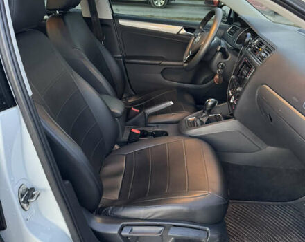 Белый Фольксваген Джетта, объемом двигателя 1.4 л и пробегом 63 тыс. км за 11000 $, фото 11 на Automoto.ua