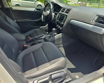 Белый Фольксваген Джетта, объемом двигателя 1.8 л и пробегом 43 тыс. км за 8000 $, фото 11 на Automoto.ua