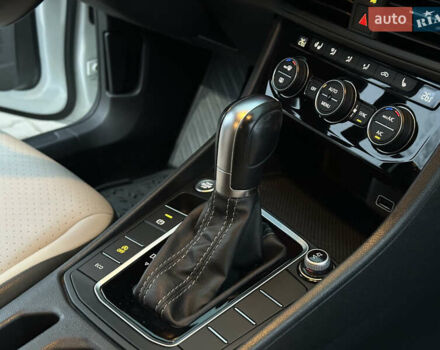 Білий Фольксваген Джетта, об'ємом двигуна 1.4 л та пробігом 83 тис. км за 16000 $, фото 19 на Automoto.ua