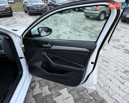 Білий Фольксваген Джетта, об'ємом двигуна 1.5 л та пробігом 110 тис. км за 19999 $, фото 29 на Automoto.ua