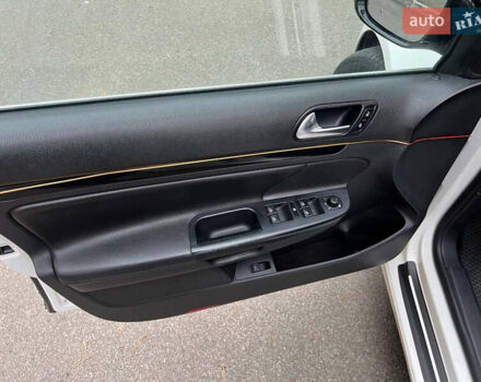 Білий Фольксваген Джетта, об'ємом двигуна 2 л та пробігом 243 тис. км за 7500 $, фото 19 на Automoto.ua