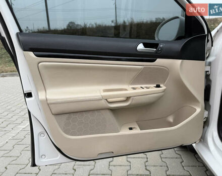 Белый Фольксваген Джетта, объемом двигателя 2.48 л и пробегом 275 тыс. км за 7500 $, фото 16 на Automoto.ua