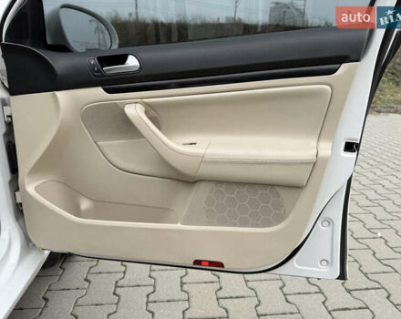 Белый Фольксваген Джетта, объемом двигателя 2.48 л и пробегом 275 тыс. км за 7500 $, фото 26 на Automoto.ua