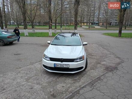 Фольксваген Джетта 2013 в Николаеве на Automoto.ua Белый Фольксваген Джетта, объемом двигателя 1.8 л и пробегом 230 тыс. км за 8500 $, фото 1 на Automoto.ua