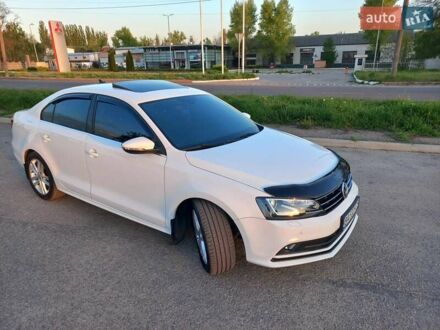 Фольксваген Джетта 2014 в Кропивницком (Кировограде) на Automoto.ua Белый Фольксваген Джетта, объемом двигателя 2 л и пробегом 99 тыс. км за 14800 $, фото 1 на Automoto.ua