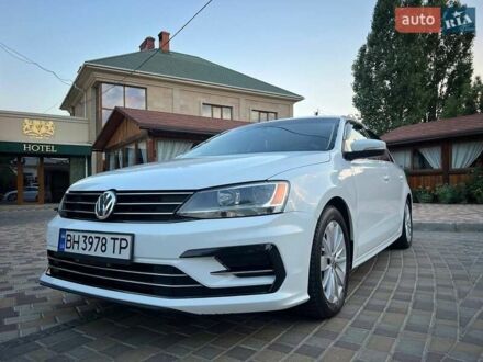 Фольксваген Джетта 2014 в Одессе на Automoto.ua Белый Фольксваген Джетта, объемом двигателя 1.8 л и пробегом 90 тыс. км за 11500 $, фото 1 на Automoto.ua