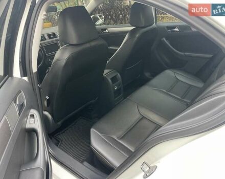 Фольксваген Джетта 2014 в Одессе на Automoto.ua Белый Фольксваген Джетта, объемом двигателя 1.97 л и пробегом 265 тыс. км за 9900 $, фото 1 на Automoto.ua