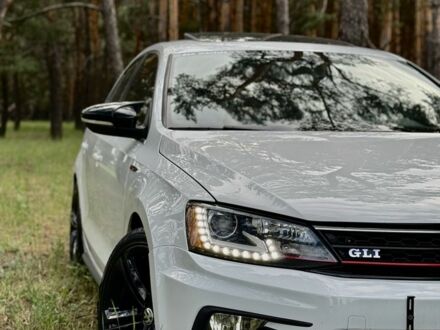 Фольксваген Джетта 2015 в Славянске на Automoto.ua Белый Фольксваген Джетта, объемом двигателя 2 л и пробегом 152 тыс. км за 14000 $, фото 1 на Automoto.ua