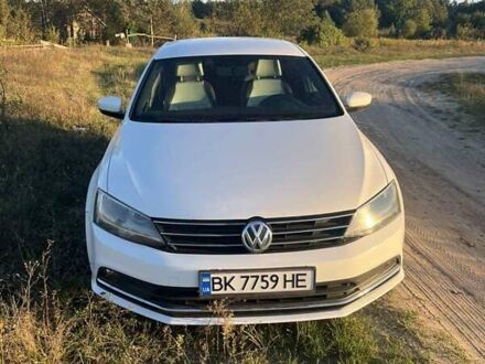 Фольксваген Джетта 2015 в Ровно на Automoto.ua Белый Фольксваген Джетта, объемом двигателя 1.8 л и пробегом 163 тыс. км за 9800 $, фото 1 на Automoto.ua