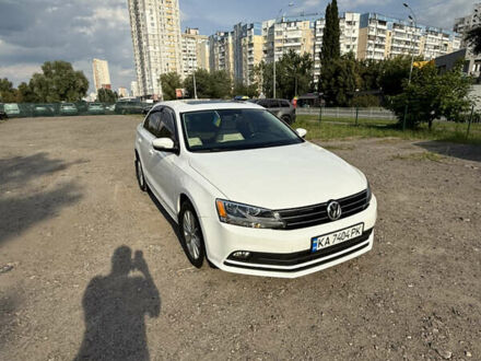 Фольксваген Джетта 2015 в Киеве на Automoto.ua Белый Фольксваген Джетта, объемом двигателя 2 л и пробегом 309 тыс. км за 10400 $, фото 1 на Automoto.ua