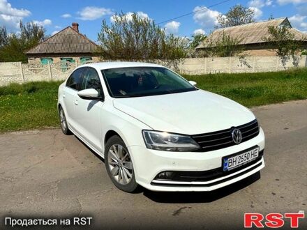 Фольксваген Джетта 2016 в Павлограде на Automoto.ua Белый Фольксваген Джетта, объемом двигателя 1.6 л и пробегом 250 тыс. км за 11000 $, фото 1 на Automoto.ua