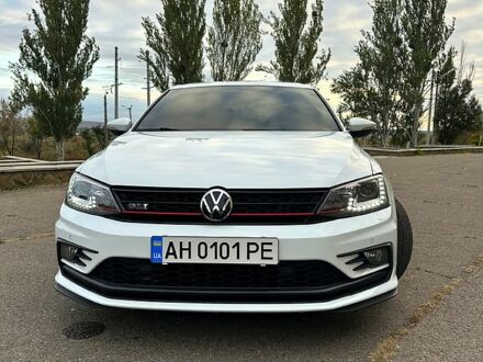 Фольксваген Джетта 2017 в Славянске на Automoto.ua Белый Фольксваген Джетта, объемом двигателя 2 л и пробегом 144 тыс. км за 13800 $, фото 1 на Automoto.ua