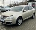 Бежевий Фольксваген Джетта, об'ємом двигуна 2 л та пробігом 320 тис. км за 5700 $, фото 2 на Automoto.ua