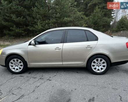 Бежевый Фольксваген Джетта, объемом двигателя 1.6 л и пробегом 249 тыс. км за 6299 $, фото 5 на Automoto.ua