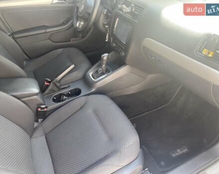 Бежевый Фольксваген Джетта, объемом двигателя 1.39 л и пробегом 103 тыс. км за 10000 $, фото 5 на Automoto.ua