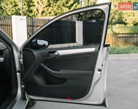 Бежевий Фольксваген Джетта, об'ємом двигуна 1.4 л та пробігом 165 тис. км за 9500 $, фото 54 на Automoto.ua