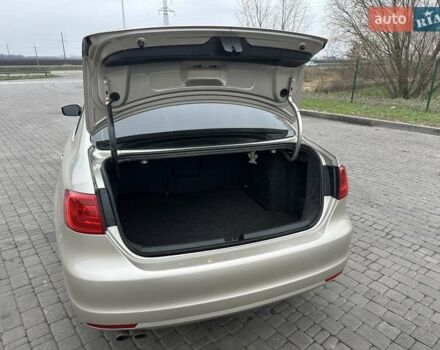 Бежевый Фольксваген Джетта, объемом двигателя 2.5 л и пробегом 224 тыс. км за 8600 $, фото 11 на Automoto.ua