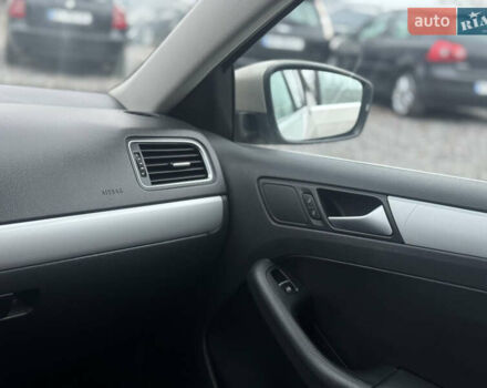 Бежевий Фольксваген Джетта, об'ємом двигуна 2.5 л та пробігом 282 тис. км за 7400 $, фото 28 на Automoto.ua