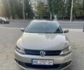 Бежевый Фольксваген Джетта, объемом двигателя 2.5 л и пробегом 148 тыс. км за 9000 $, фото 1 на Automoto.ua