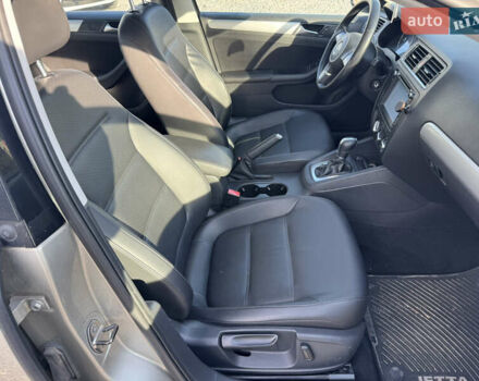 Бежевый Фольксваген Джетта, объемом двигателя 2.48 л и пробегом 289 тыс. км за 7999 $, фото 24 на Automoto.ua