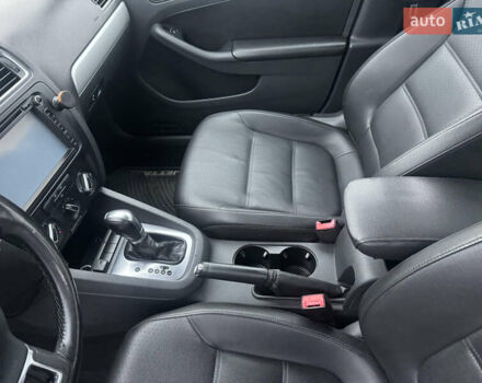 Бежевий Фольксваген Джетта, об'ємом двигуна 2.5 л та пробігом 282 тис. км за 7400 $, фото 37 на Automoto.ua