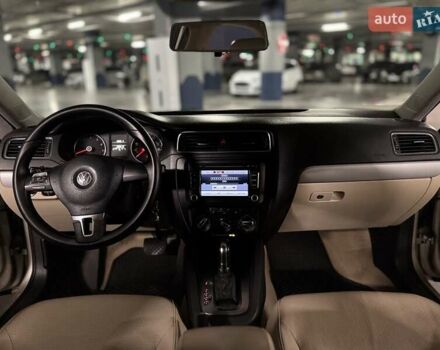 Бежевий Фольксваген Джетта, об'ємом двигуна 2.48 л та пробігом 229 тис. км за 8700 $, фото 29 на Automoto.ua