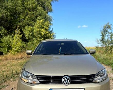 Бежевий Фольксваген Джетта, об'ємом двигуна 2.5 л та пробігом 298 тис. км за 8900 $, фото 1 на Automoto.ua