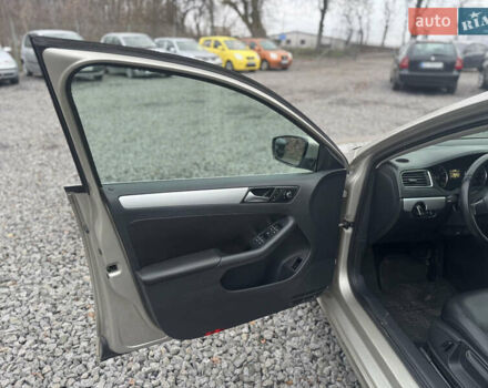 Бежевий Фольксваген Джетта, об'ємом двигуна 2.5 л та пробігом 282 тис. км за 7400 $, фото 31 на Automoto.ua