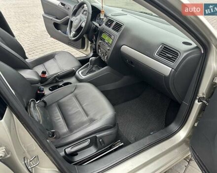 Бежевый Фольксваген Джетта, объемом двигателя 2.5 л и пробегом 224 тыс. км за 8600 $, фото 12 на Automoto.ua