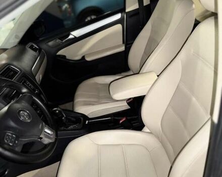 Бежевий Фольксваген Джетта, об'ємом двигуна 2.48 л та пробігом 229 тис. км за 8700 $, фото 17 на Automoto.ua