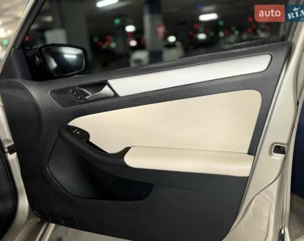 Бежевий Фольксваген Джетта, об'ємом двигуна 2.48 л та пробігом 229 тис. км за 8700 $, фото 24 на Automoto.ua