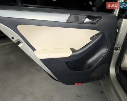 Бежевий Фольксваген Джетта, об'ємом двигуна 2.48 л та пробігом 229 тис. км за 8700 $, фото 19 на Automoto.ua