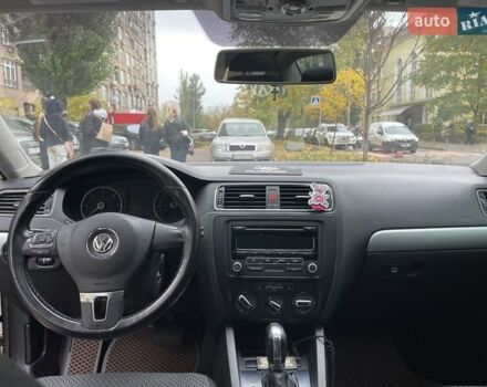 Фольксваген Джетта 2013 у Києві на Automoto.ua Бежевий Фольксваген Джетта, об'ємом двигуна 1.98 л та пробігом 237 тис. км за 8400 $, фото 4 на Automoto.ua