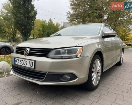 Фольксваген Джетта 2013 у Києві на Automoto.ua Бежевий Фольксваген Джетта, об'ємом двигуна 1.98 л та пробігом 237 тис. км за 8400 $, фото 1 на Automoto.ua