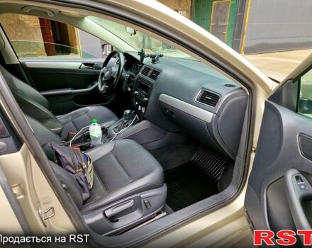 Бежевый Фольксваген Джетта, объемом двигателя 2.5 л и пробегом 300 тыс. км за 7900 $, фото 6 на Automoto.ua