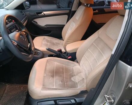 Бежевий Фольксваген Джетта, об'ємом двигуна 1.8 л та пробігом 163 тис. км за 9990 $, фото 19 на Automoto.ua