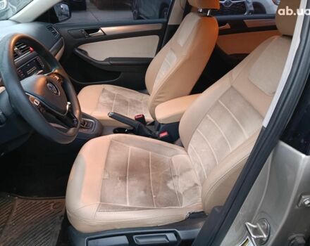 Бежевий Фольксваген Джетта, об'ємом двигуна 1.8 л та пробігом 163 тис. км за 9990 $, фото 18 на Automoto.ua