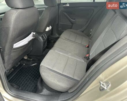 Бежевий Фольксваген Джетта, об'ємом двигуна 2.48 л та пробігом 220 тис. км за 7200 $, фото 6 на Automoto.ua