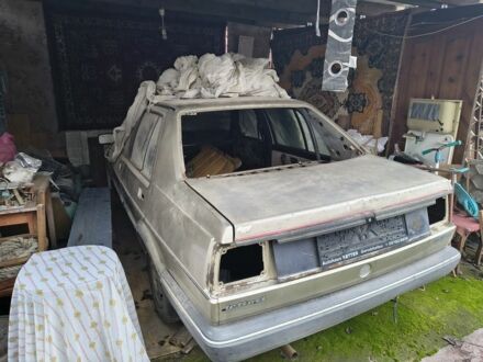 Бежевый Фольксваген Джетта, объемом двигателя 1.6 л и пробегом 300 тыс. км за 300 $, фото 1 на Automoto.ua