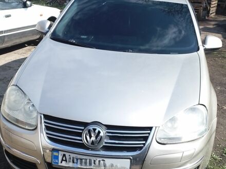 Фольксваген Джетта 2005 в Краматорске на Automoto.ua Бежевый Фольксваген Джетта, объемом двигателя 1.6 л и пробегом 294 тыс. км за 5600 $, фото 1 на Automoto.ua