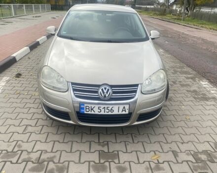 Фольксваген Джетта 2006 в Олевске на Automoto.ua Бежевый Фольксваген Джетта, объемом двигателя 1.9 л и пробегом 365 тыс. км за 5100 $, фото 1 на Automoto.ua